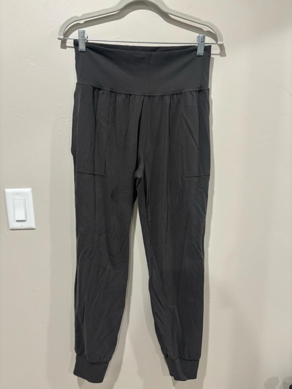 Athleta Salutation Jogger in Charcoal Gray
